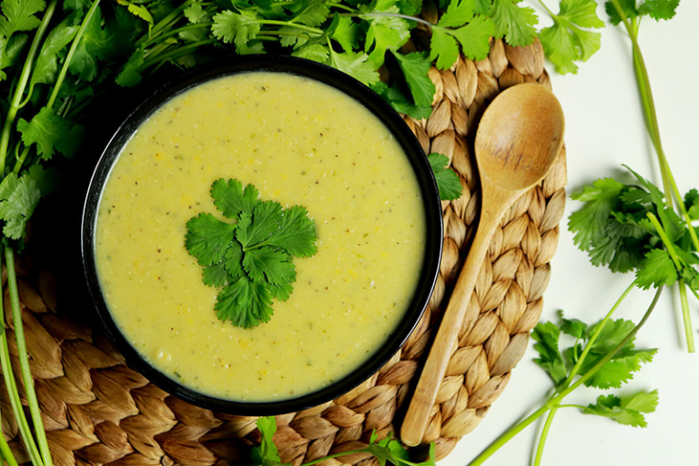 Vegane gelbe Linsensuppe – lecker, cremig und gesund