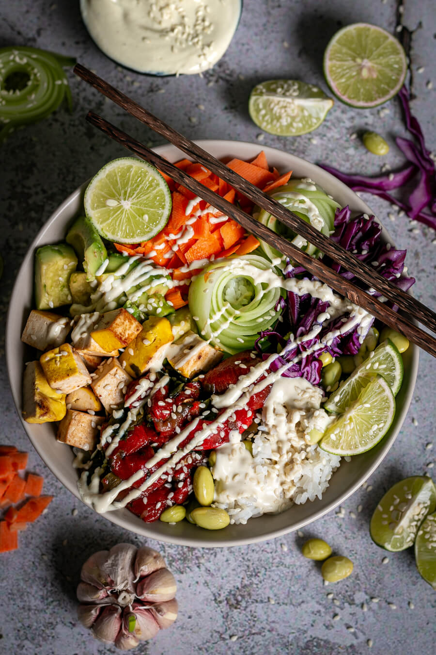 Veganes Poke Bowl Rezept mit Thunvisch & Wasabi Mayo