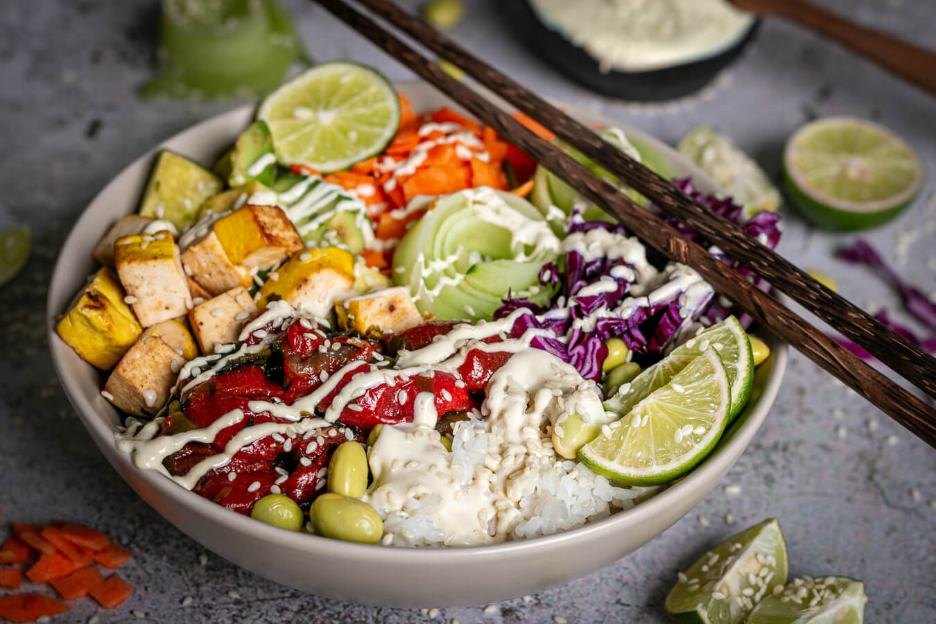 Veganes Poke Bowl Rezept mit Thunvisch & Wasabi Mayo