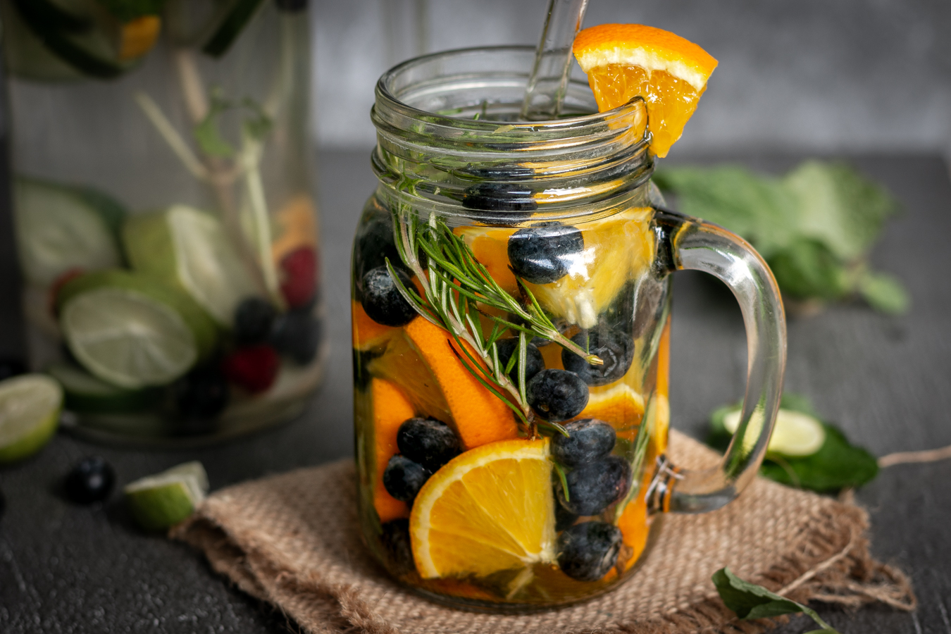 3 erfrischende Infused Water Rezepte – schnell & einfach