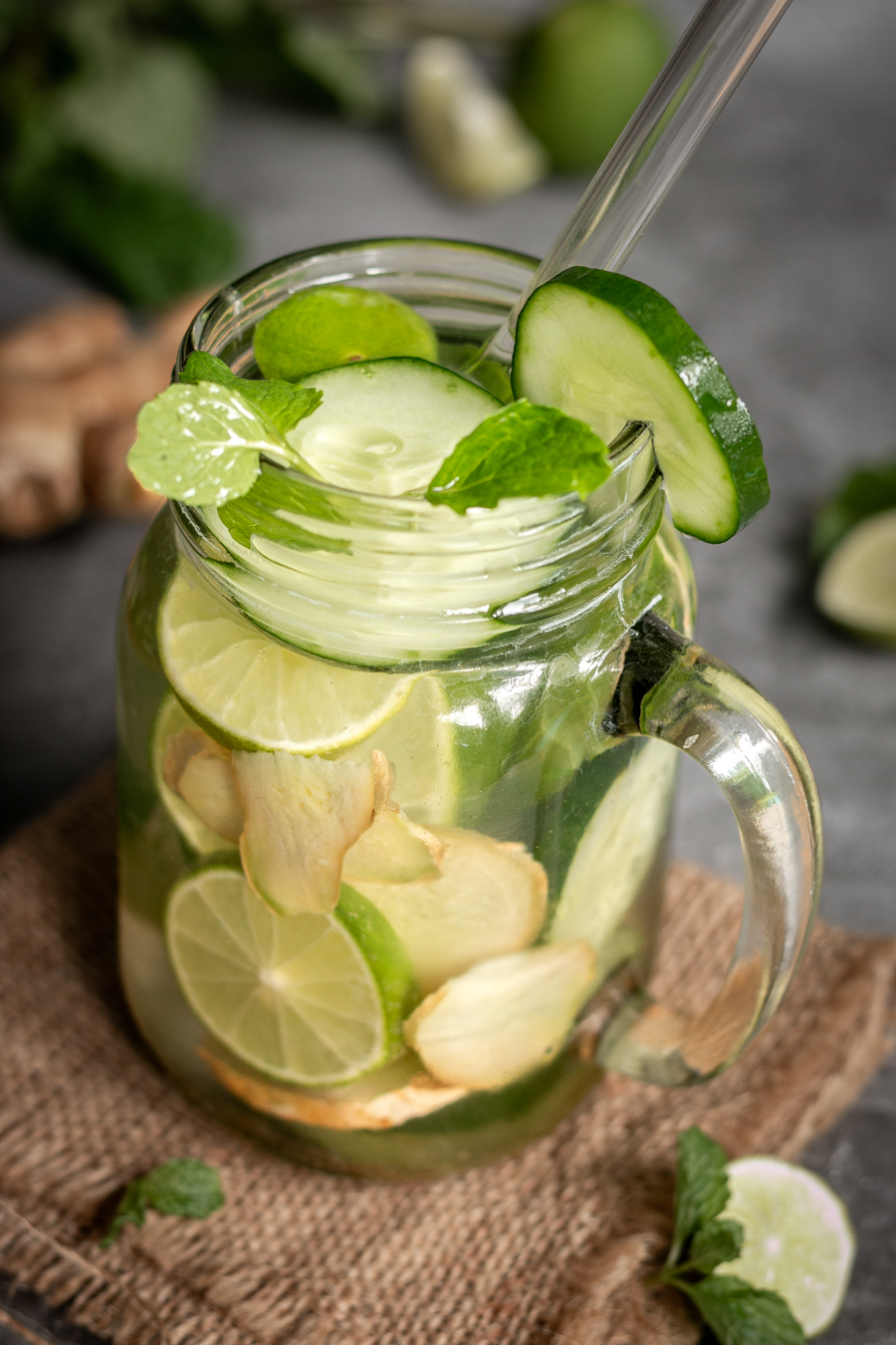 3 erfrischende Infused Water Rezepte – schnell & einfach