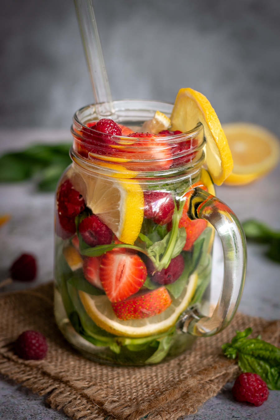 3 erfrischende Infused Water Rezepte – schnell & einfach