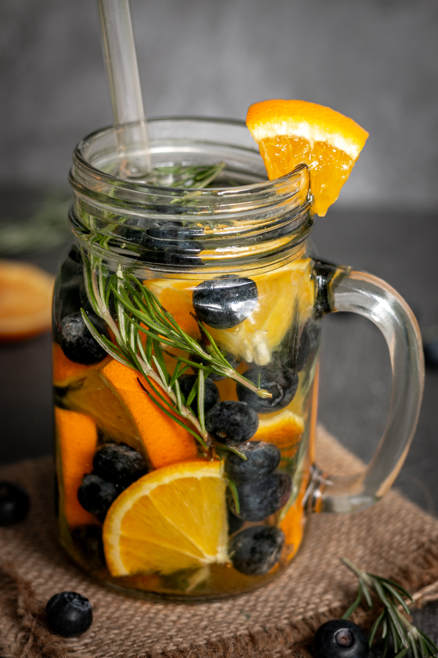 3 erfrischende Infused Water Rezepte – schnell & einfach